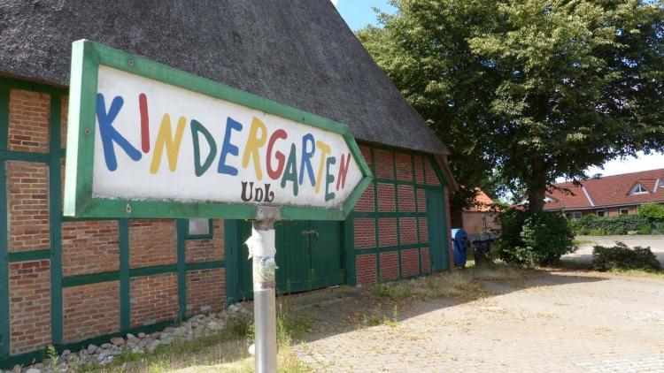 Schild zum Kindergarten