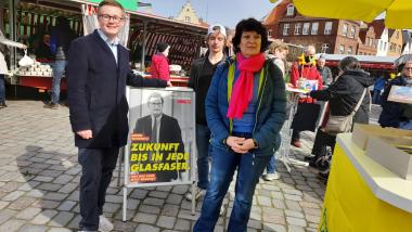 Politiker:innen der FDP Steinburg auf Wahlkampftour